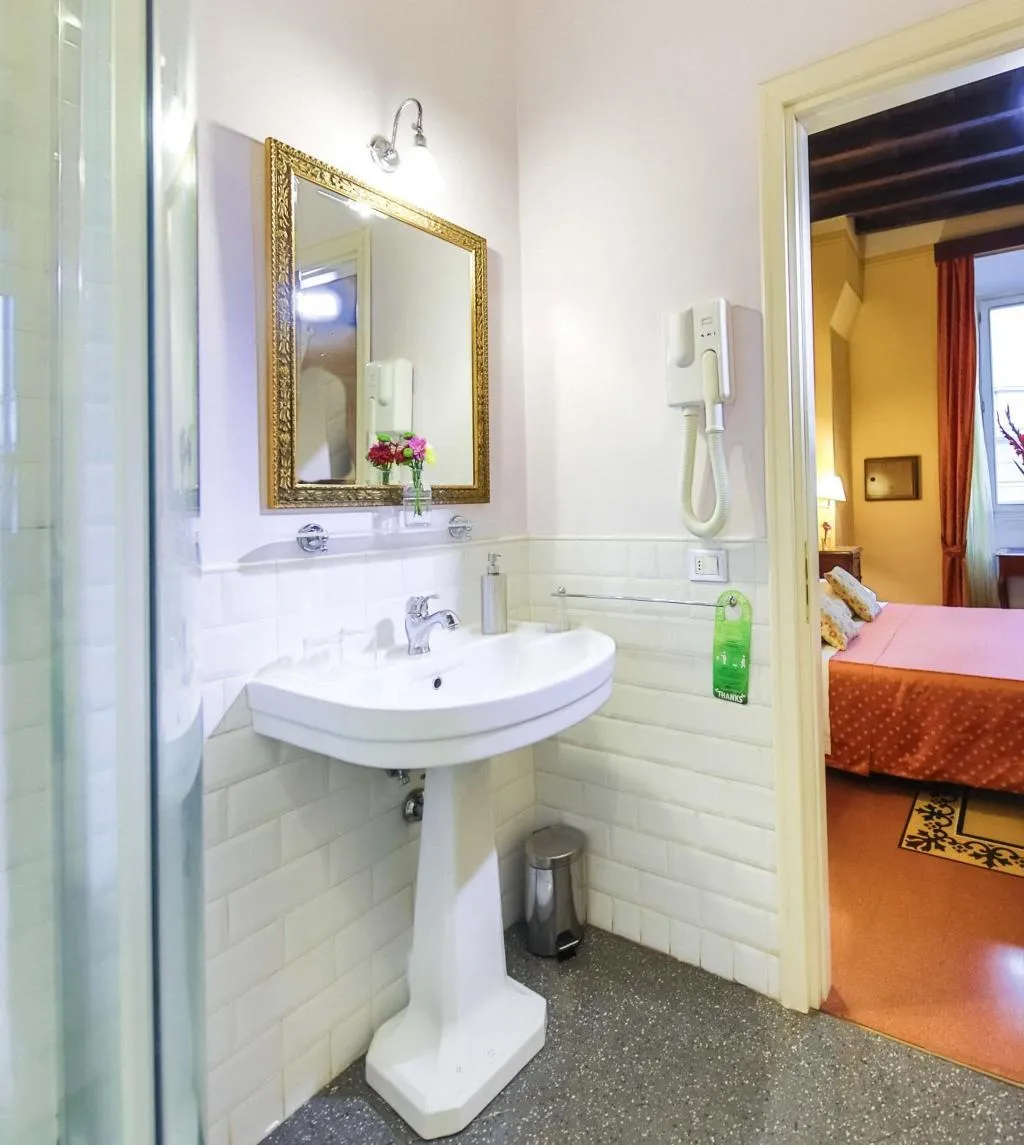 QUADRUPLE STANDARD Room, Casa de' Fiori Biscione, Rome