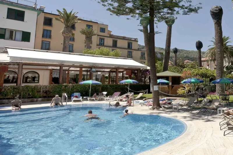 Pool, Eden, Naples