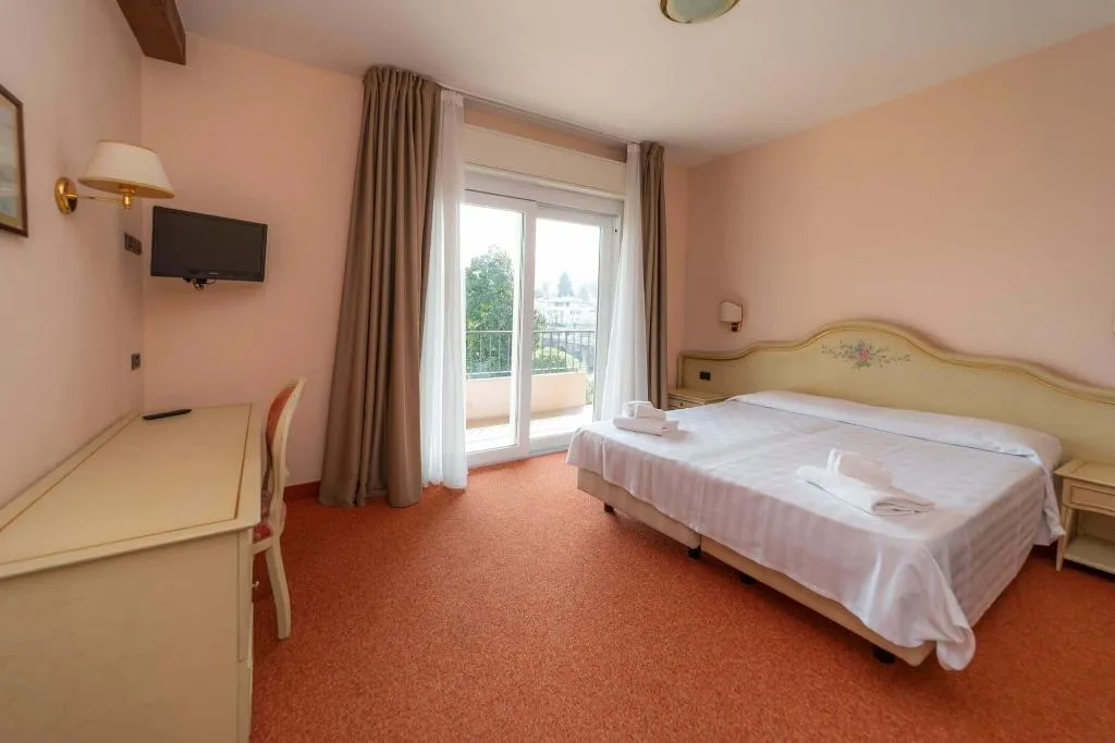 TRIPLE STANDARD Room, Hotiday Room Collection - Stresa, Milan