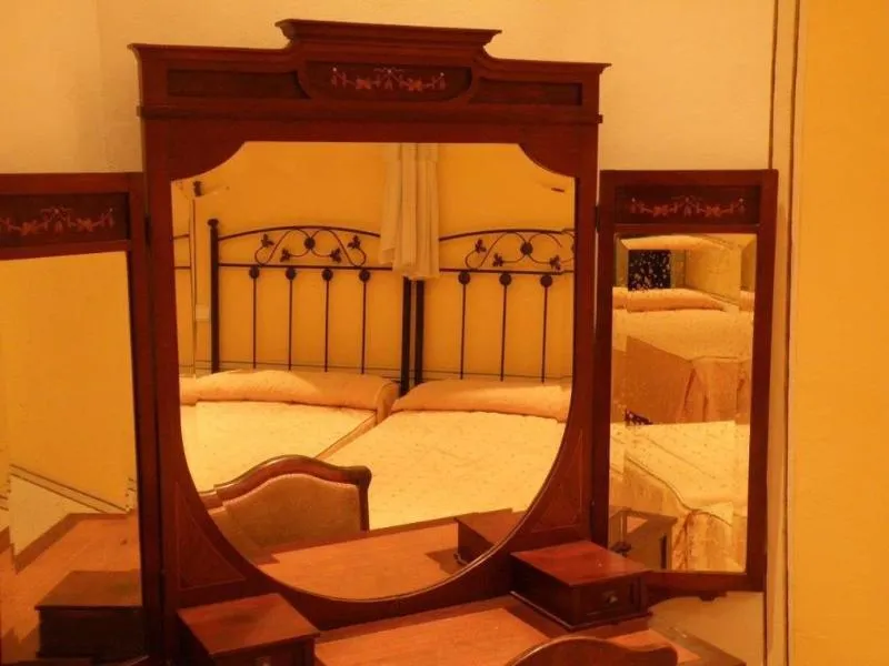 TRIPLE STANDARD Room, Casa Consell Gran Via, Guest House, Barcelona