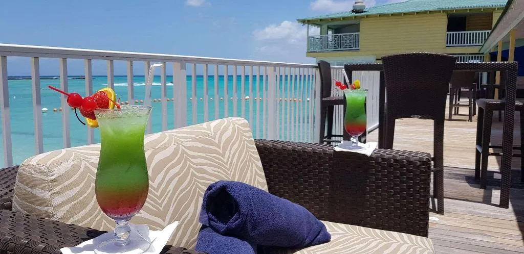 Bar, Radisson Aquatica Resort Barbados, Barbados
