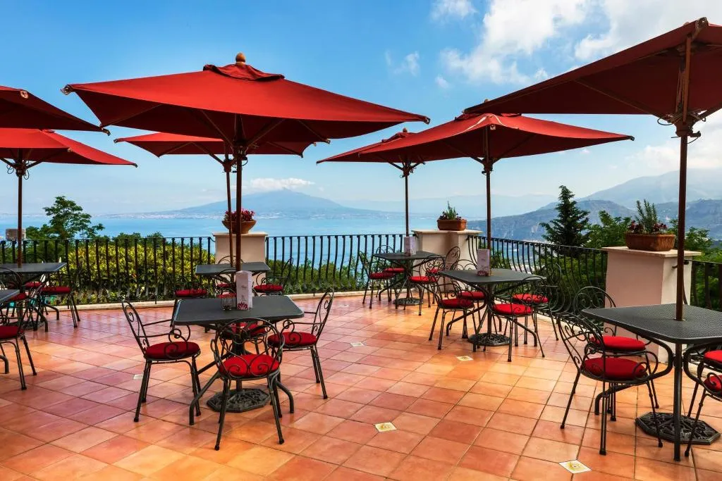 General view, Grand Hotel Hermitage, Naples
