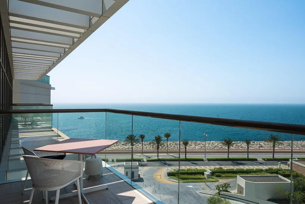 SUITE WITH KITCHENETTE Room, Th8 Palm Dubai Beach Resort Vignette Collection, Dubai