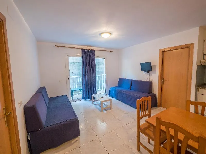APARTMENT CAPACITY 6 TWO BEDROOMS Room, Apartaments AR Nautic, Costa Brava