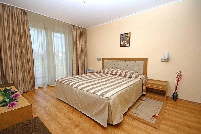 Room, Martinez, Bourgas