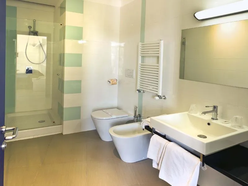 Room, Eden, Naples