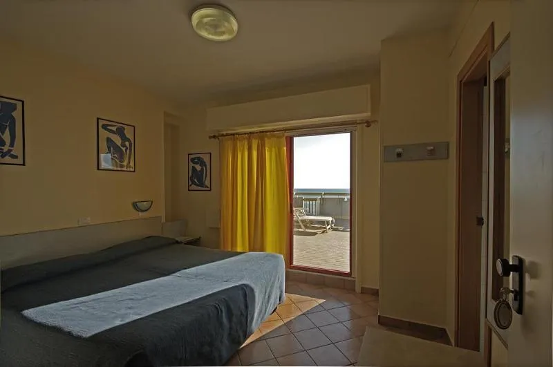 General view, Ping Pong, Rome