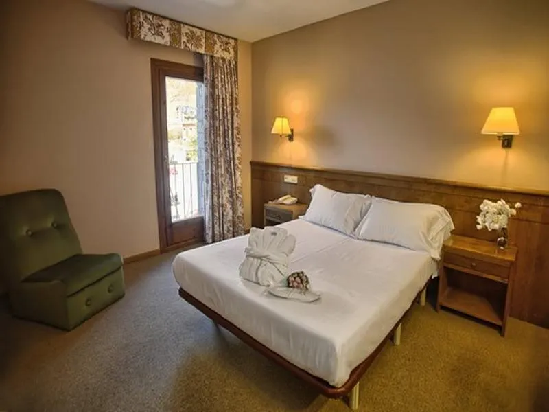 Double or Twin STANDARD Room, Sommos Hotel Benasque Spa, Barcelona