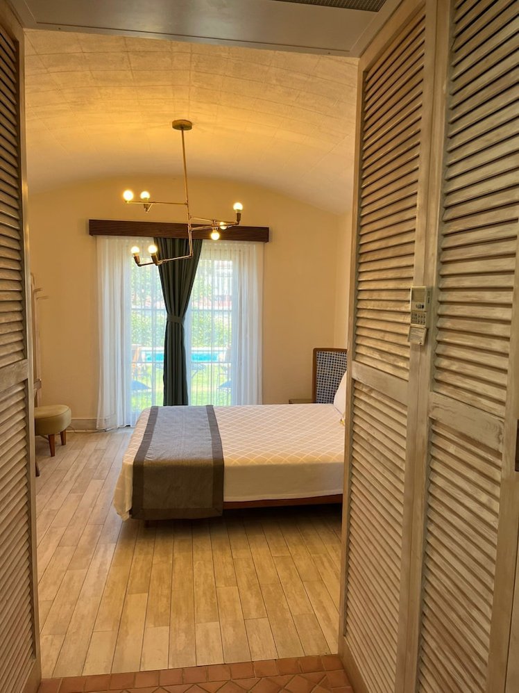 On Oda Otel, Izmir