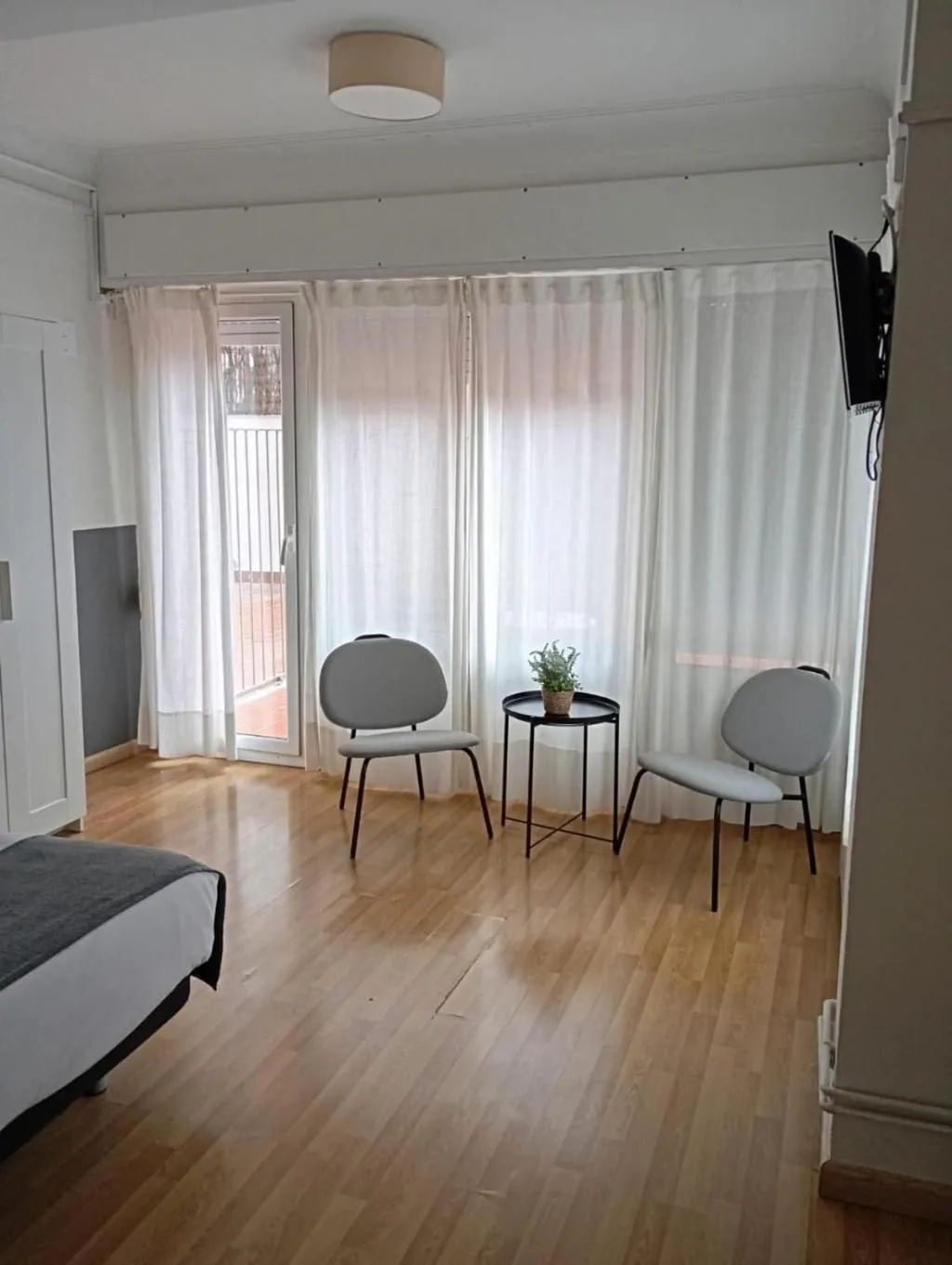 General view, Hostal El Ninot, Barcelona