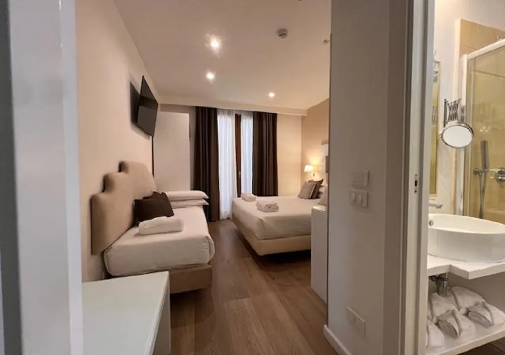 TRIPLE STANDARD Room, Sorrento City, Naples