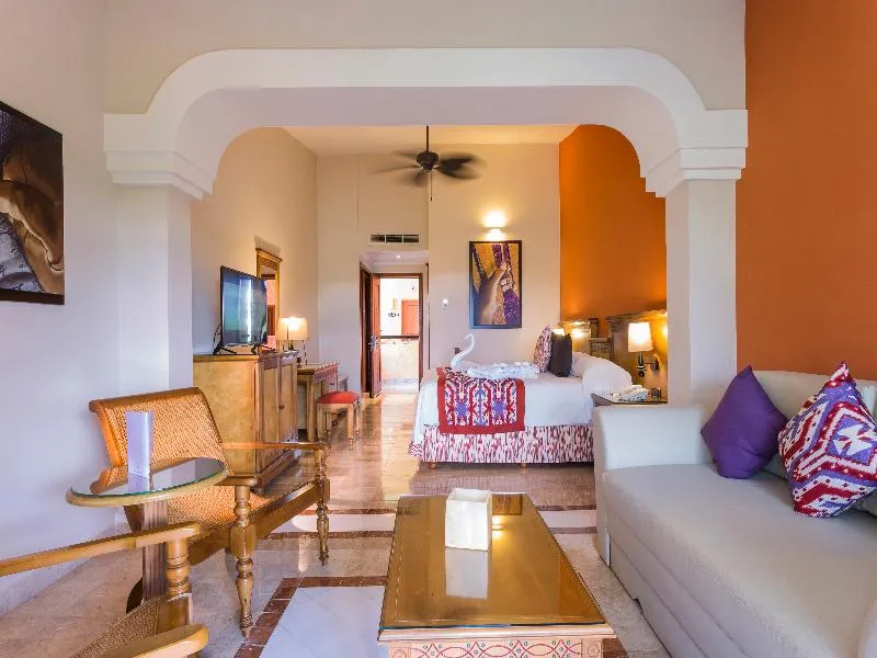 JUNIOR SUITE STANDARD Room, Grand Palladium Colonial Resort & Spa All Incl., Cancun Area
