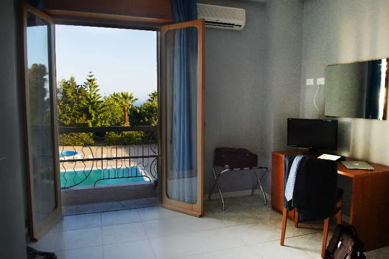 Room, Dei Pini, Catania