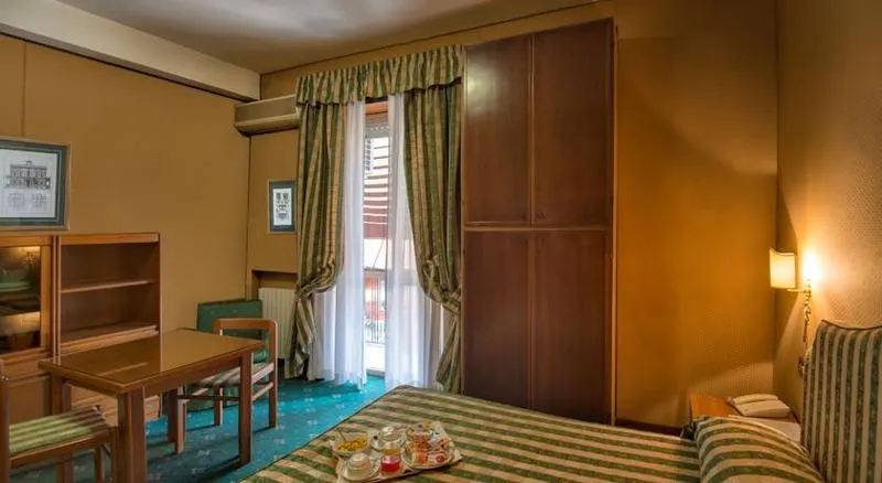 Room, Ponte Bianco, Rome