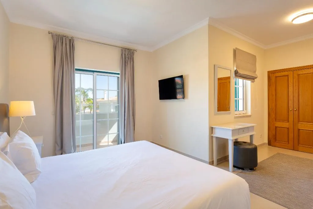 TOWNHOME BASIC Room, Martinhal Quinta  Do Lago Family Resort, Algarve