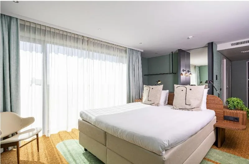DOUBLE DELUXE Room, Van der Valk Hotel Schiphol, Amsterdam