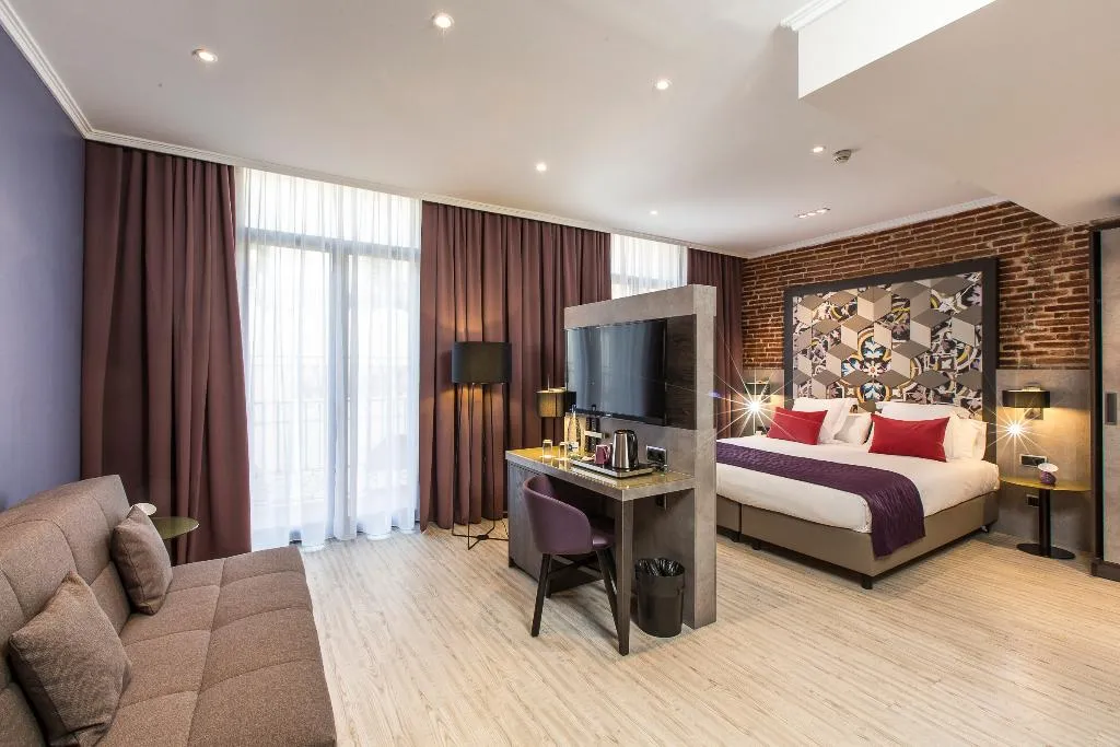Double or Twin DELUXE Room, Leonardo Hotel Las Ramblas, Barcelona