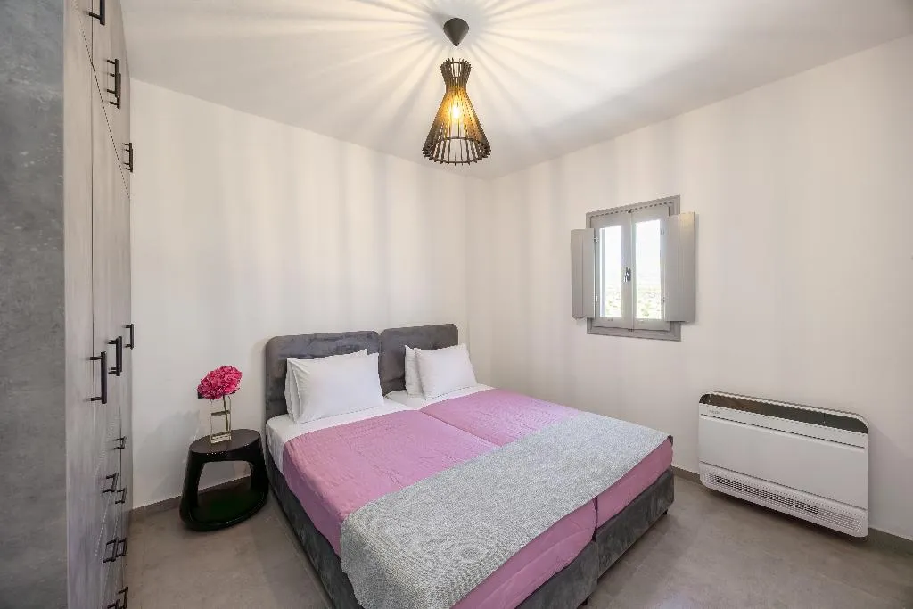 APARTMENT TWO BEDROOMS WITH PRIVATE POOL Room, Thermes Luxury Villas by Mr and Mrs White, Santorini