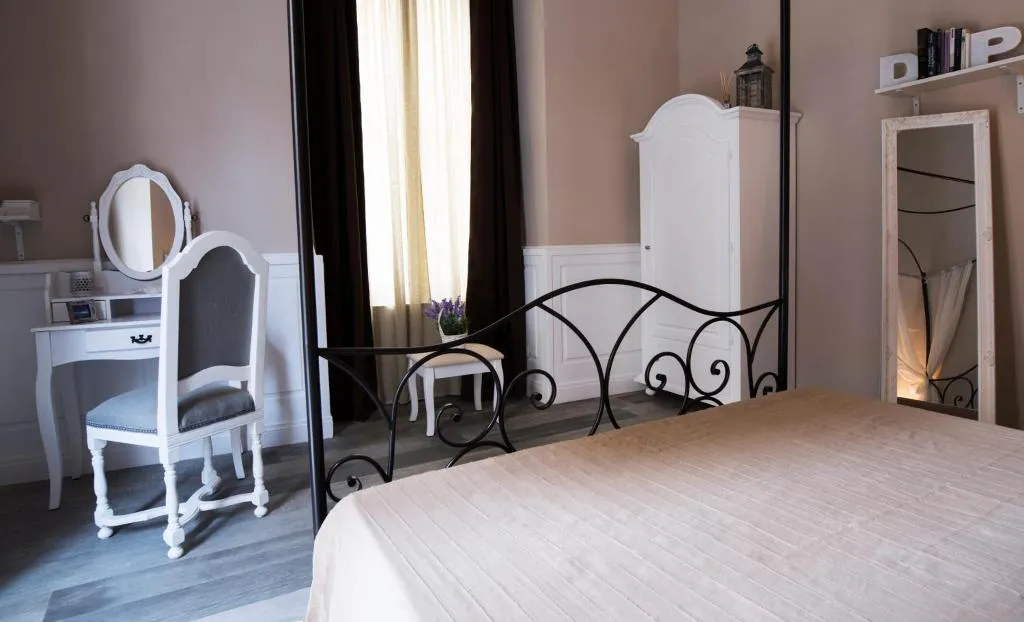 DOUBLE DELUXE WITH BALCONY Room, Dimora Partenopea, Naples