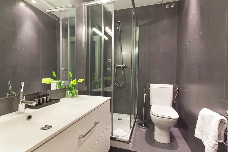 APARTMENT TWO BEDROOMS TWO BATHROOMS Room, Aspasios Urquinaona Design, Barcelona