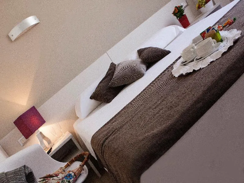 Room, Mennini, Milan