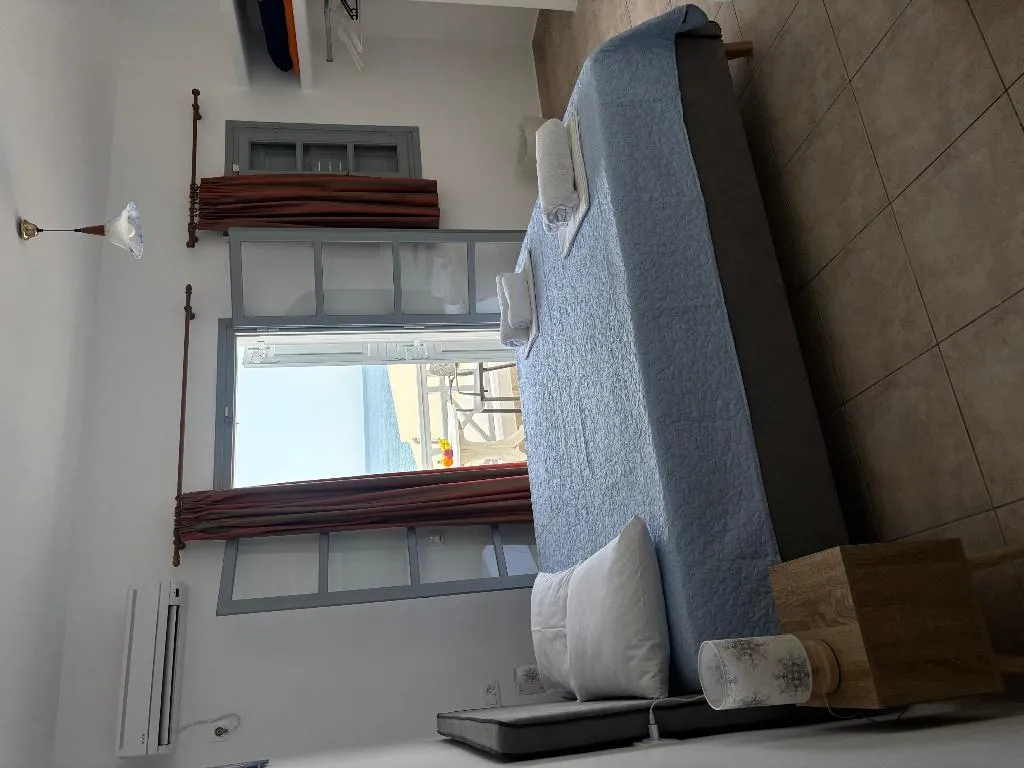 Room, Tarelis Apartmens Studios, Santorini