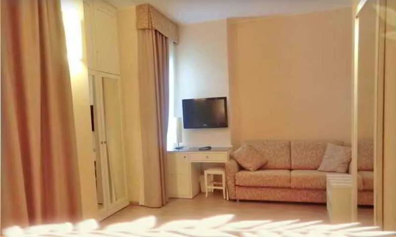 Room, Regit, Venice