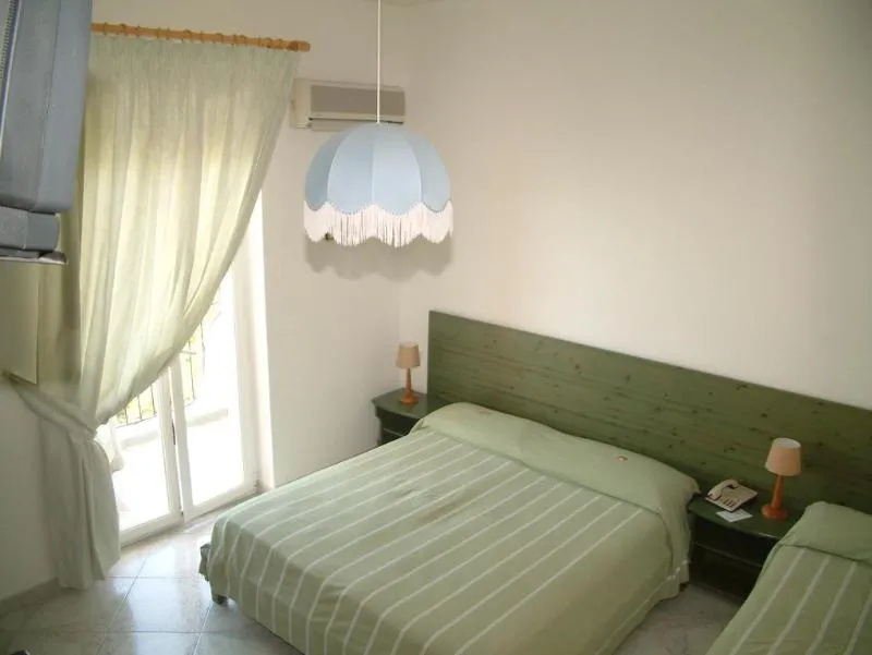 TRIPLE SEA VIEW Room, La Ginestra, Naples