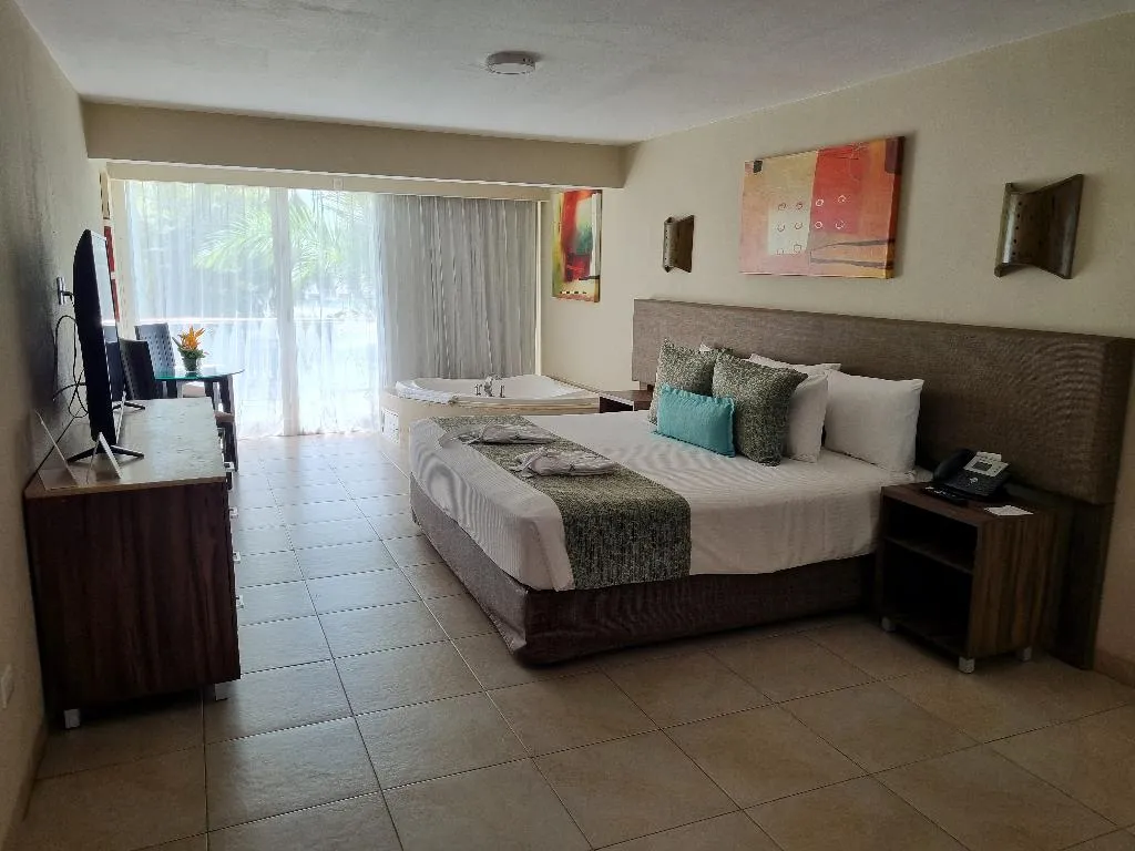 JUNIOR SUITE DELUXE KING BED Room, Ocean Spa Hotel All Inclusive, Cancun Area