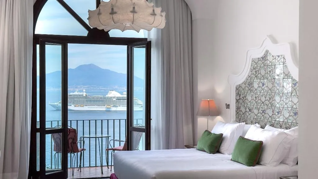 SUITE EXECUTIVE SEA VIEW Room, Grand Hotel Europa Palace, Naples
