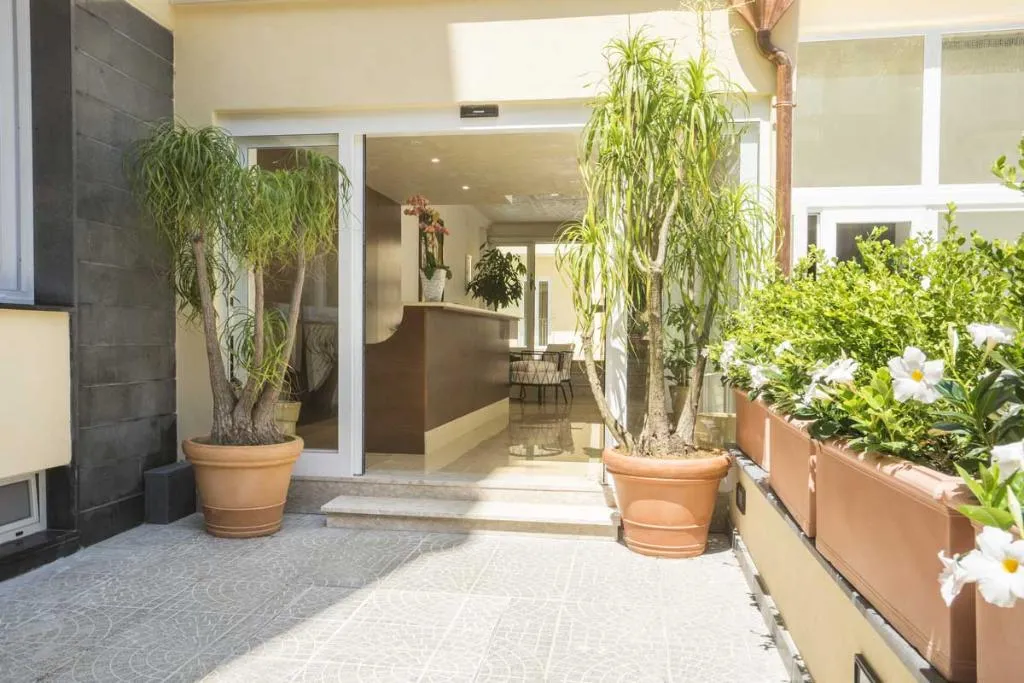 Lobby, Bristol Terme, Naples
