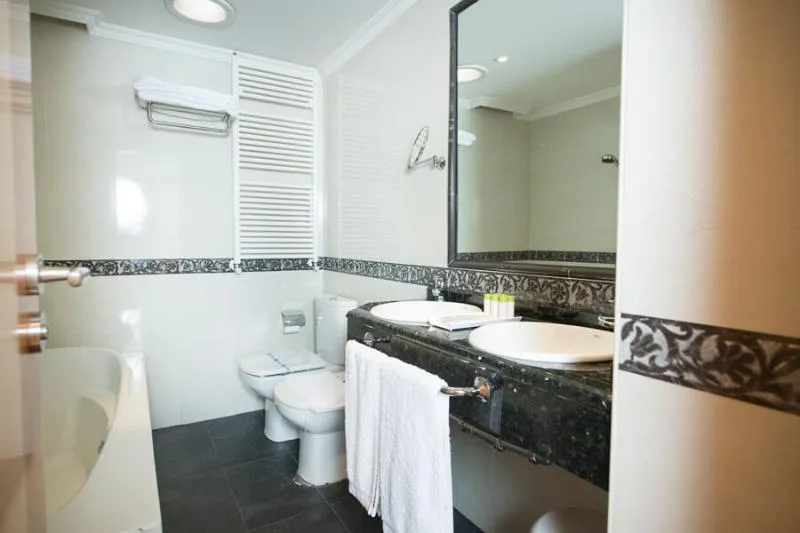 JUNIOR SUITE DELUXE ONE BED Room, Hospederia La Canada, Madrid