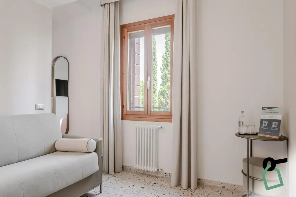 DOUBLE GARDEN VIEW KING BED Room, Hotiday Venezia Cape, Venice