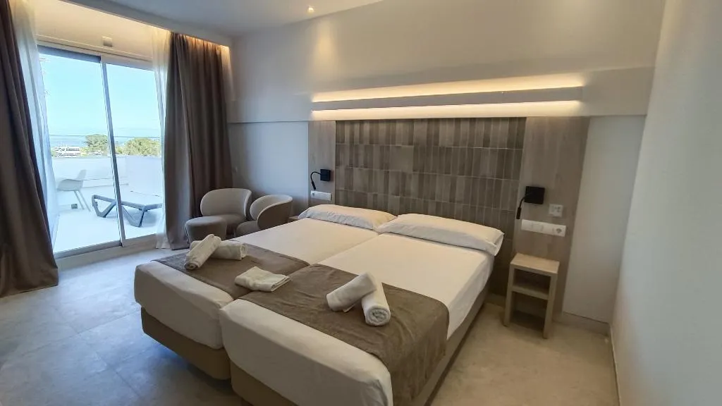JUNIOR SUITE DELUXE WITH BALCONY Room, Complejo Lago Playa, Ibiza