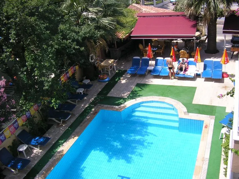 Pool, Family Apart, Dalaman