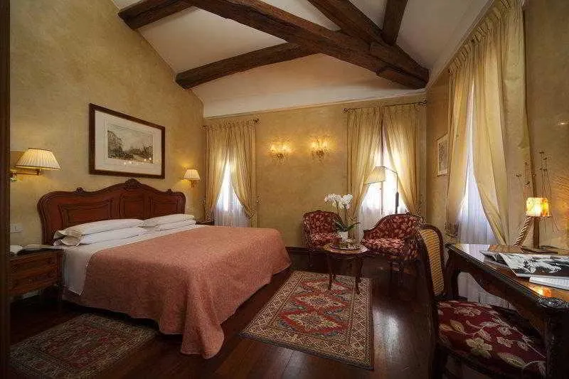Double or Twin STANDARD Room, Hotel Bisanzio, Venice