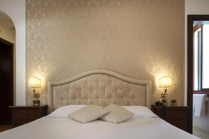 Room, Ca' d'Oro, Venice