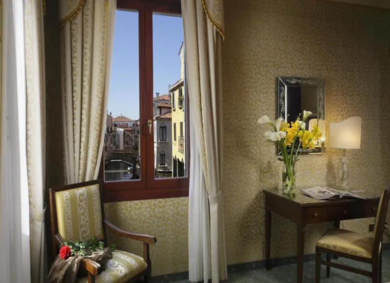 Room, Ca' d'Oro, Venice