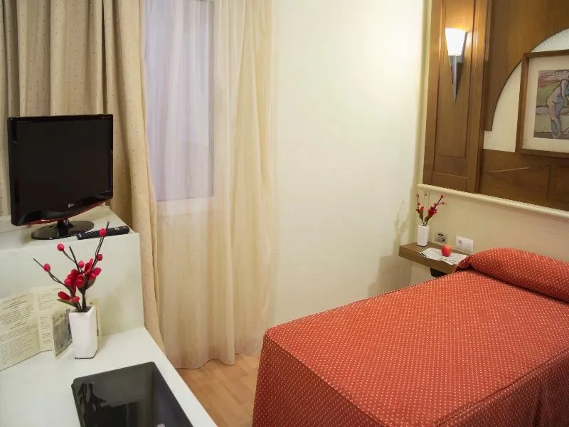 SINGLE STANDARD Room, Pasarela, Seville