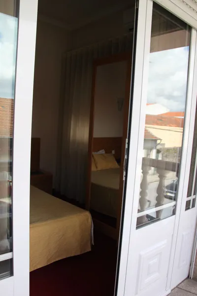 Room, Quasar, Porto