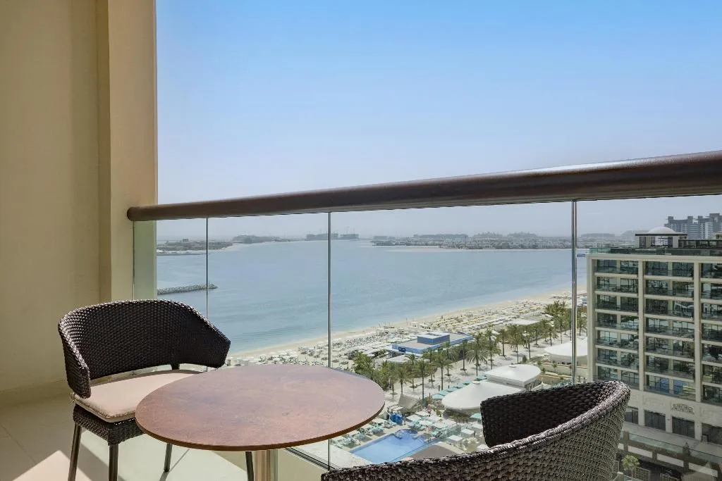 DOUBLE DELUXE SEA VIEW Room, Hilton Dubai Palm Jumeirah, Dubai