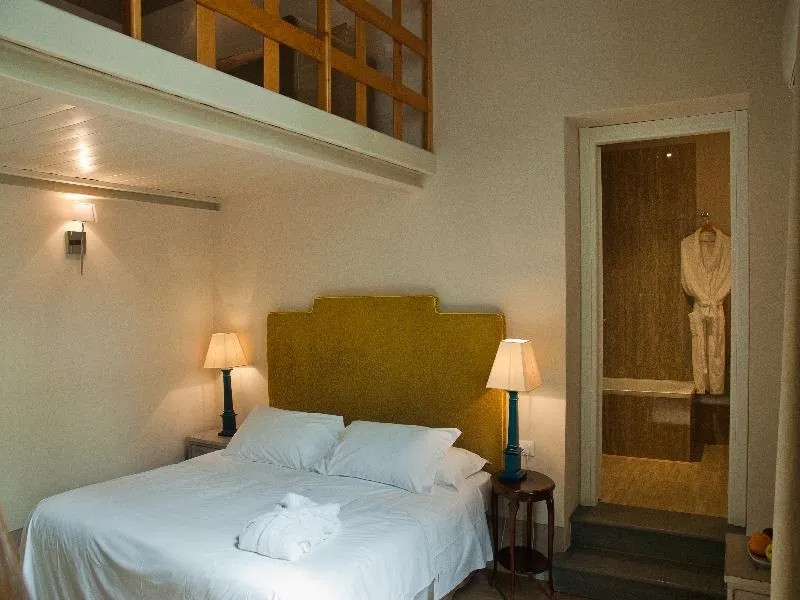 QUADRUPLE CITY VIEW Room, Black 5 Florence Suite, Florence