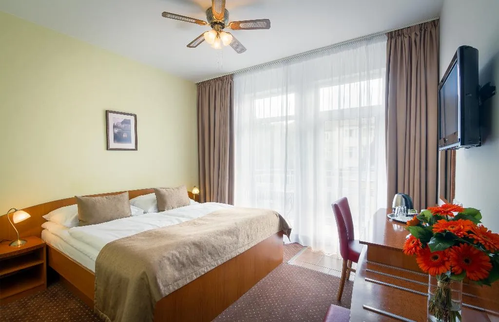 DOUBLE STANDARD Room, Seifert, Prague