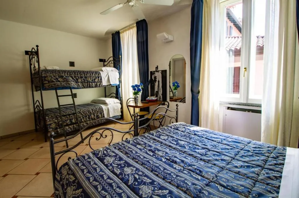 QUADRUPLE STANDARD Room, In Riva Al Lago, Milan