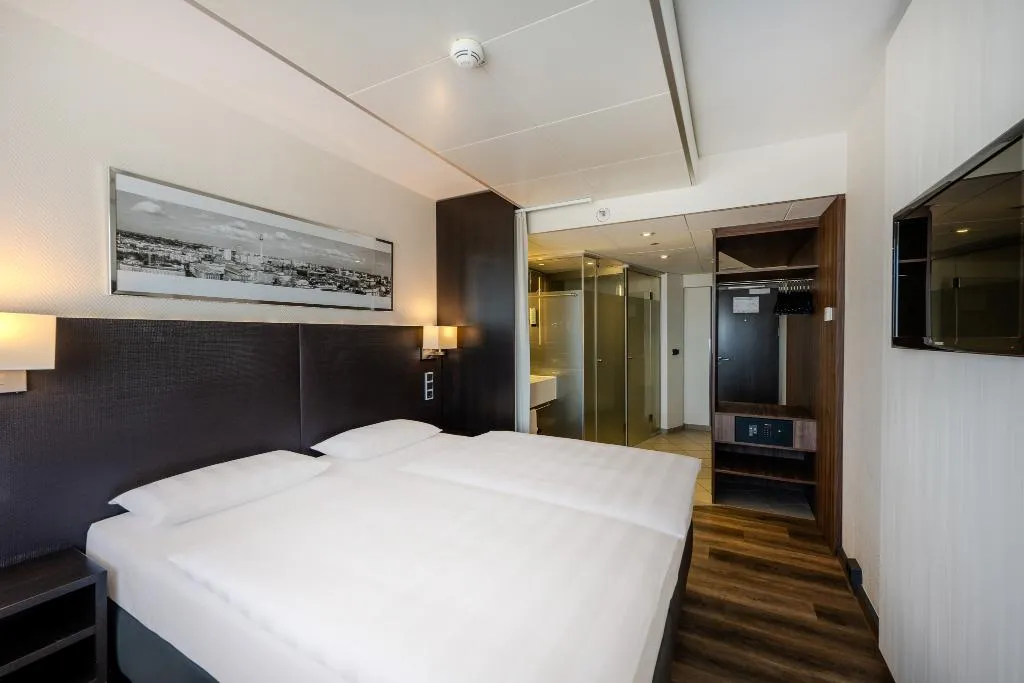 DOUBLE STANDARD Room, Park Inn by Radisson Berlin Alexanderplatz, Berlin