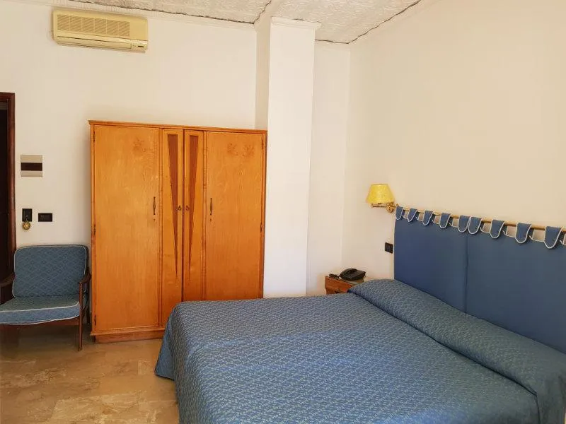 TRIPLE SIDE SEA VIEW Room, Art Hotel Vello d'Oro, Taormina