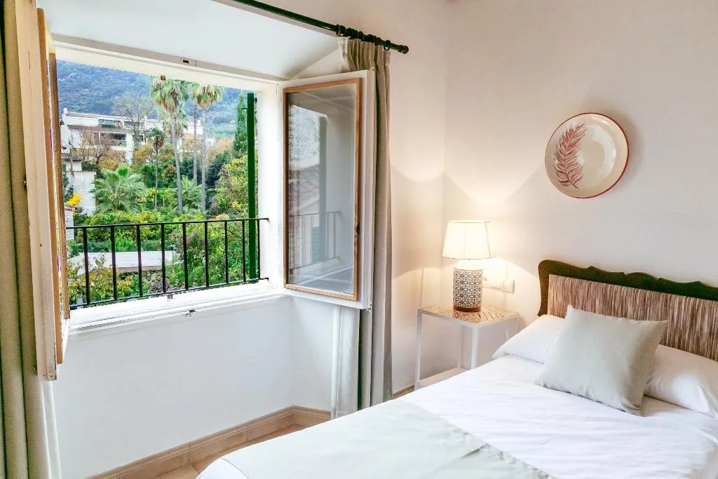 Room, El Guia, Majorca