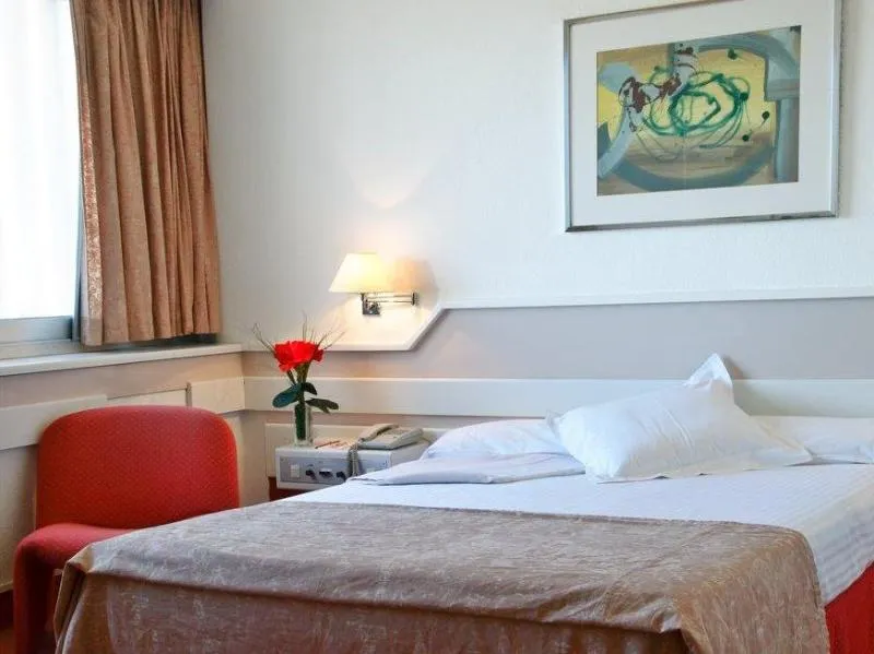 Double or Twin STANDARD Room, Hotel Chamartin the One, Madrid