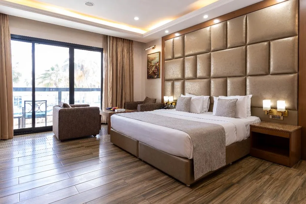 SUITE POOL VIEW Room, Palma Beach Resort & Spa, Dubai