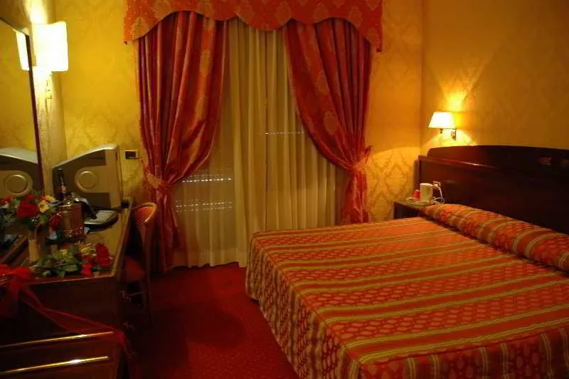 DOUBLE SINGLE USE SUPERIOR Room, Grand Hotel Dei Cesari, Rome